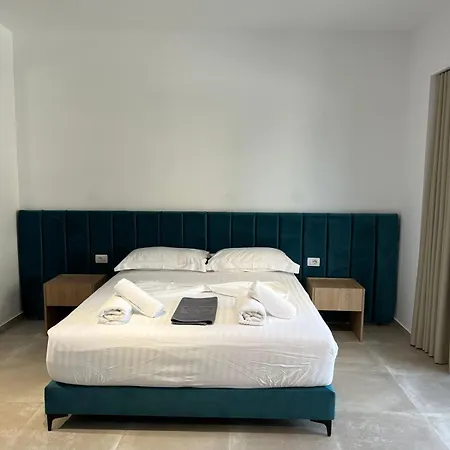 Nina's Apartmanhotel 3*