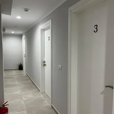Apartmanhotel Nina's 3*