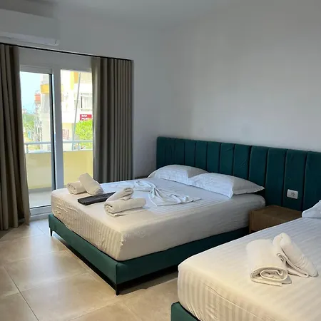 Apartmanhotel Nina's 3*
