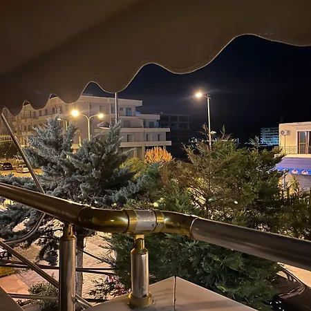 Nina's Apartmanhotel 3*